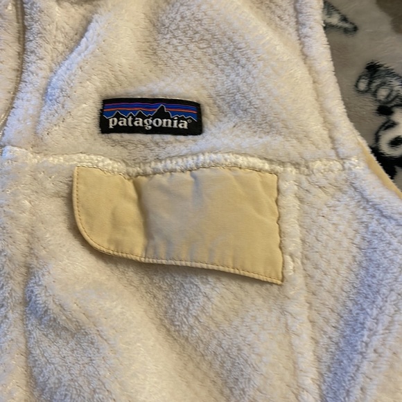 Patagonia ladies Sz small creme polartec fleece vest - Picture 2 of 4